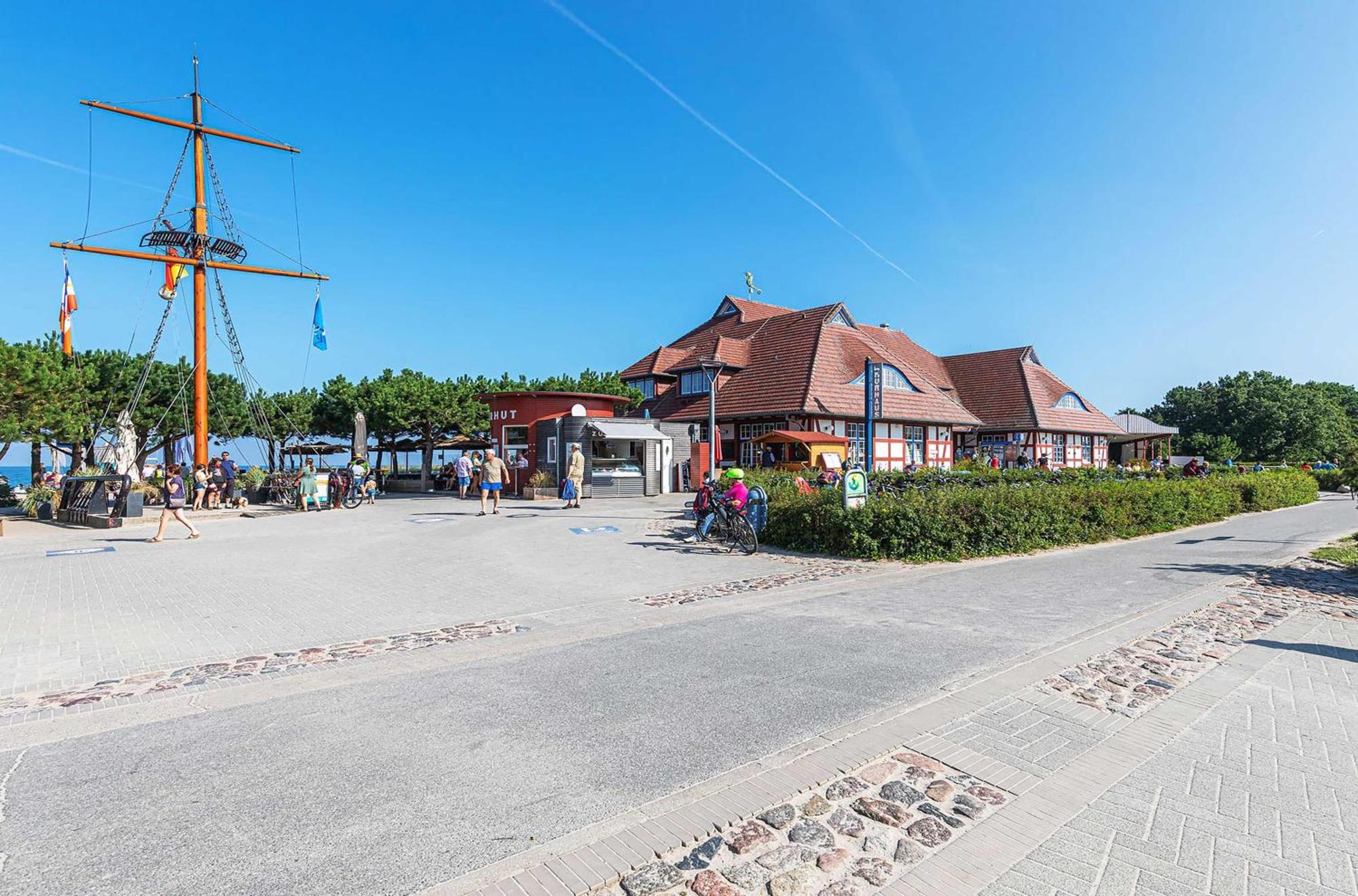 Bina An Der Seebruecke Zingst