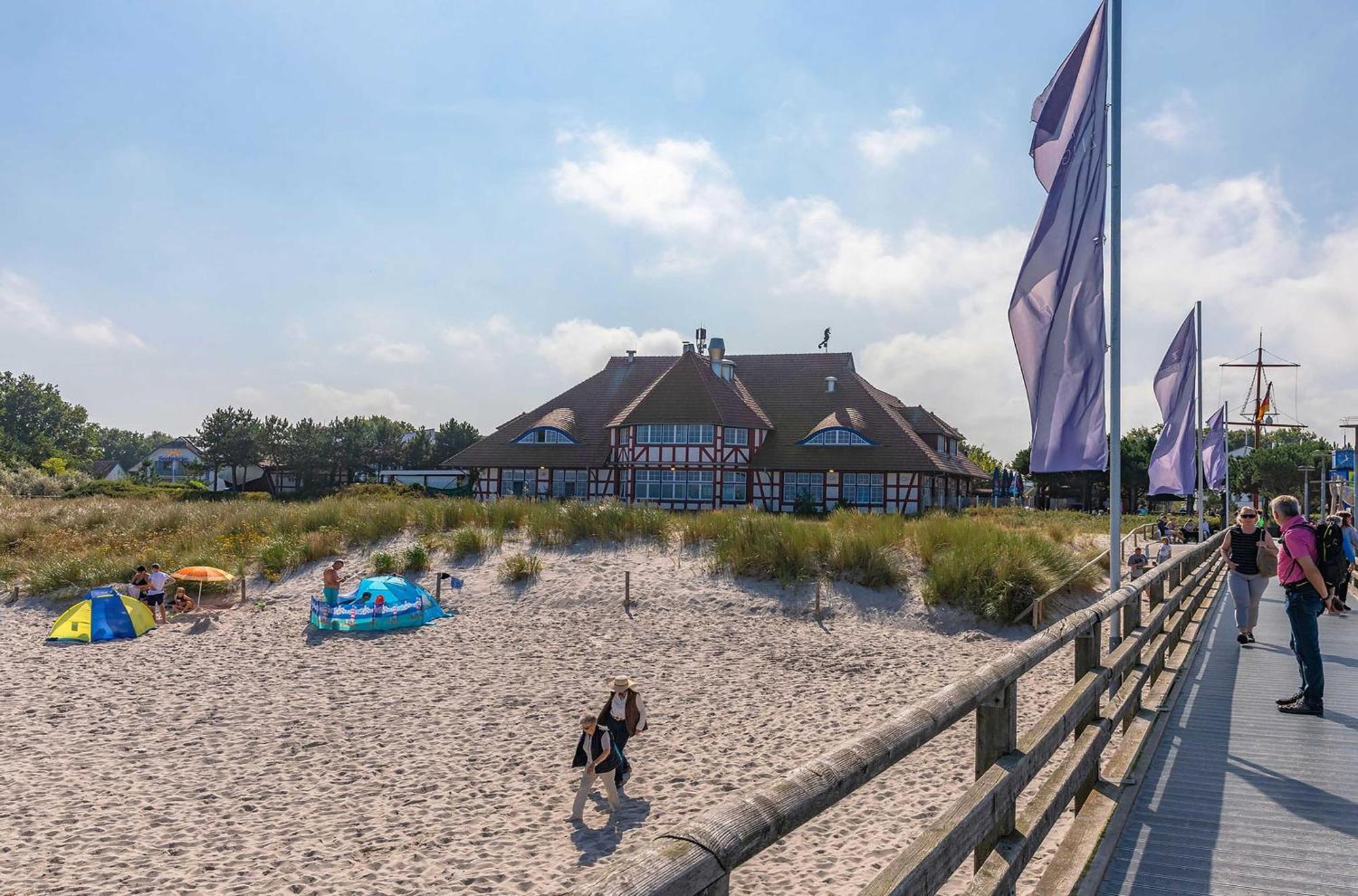 Bina An Der Seebruecke * Zingst